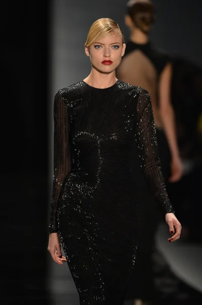 NEW YORK - FEBRUARY 11: A model walks the runway finale at the Reem Acra Fall Winter 2013 Collection during Mercedes-Benz Fashion Week on February 11, 2013 in New York City. — Stock Photo, Image