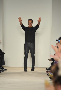 New york, ny - 11 Şubat: tasarımcı martin cooper 11 Şubat 2013 YDK Merkez pist belstaff 2013 Güz moda şovunda mercedes-benz moda haftası sırasında new York'ta yürür