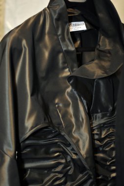 New york, ny - Eylül 08: elbise ve kumaş katya leonovich göstermek bahar 2013 mercedes-benz moda haftası stüdyoda kuliste de portre görünümünde lincoln center