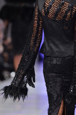 New york - 15 Şubat: catalin botezatu moda pist yürüyüş modeli couture moda haftası 15 Şubat 2013 tarihinde new York'ta new yorker hotel göster