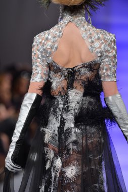 New york - 15 Şubat: catalin botezatu moda pist yürüyüş modeli couture moda haftası 15 Şubat 2013 tarihinde new York'ta new yorker hotel göster