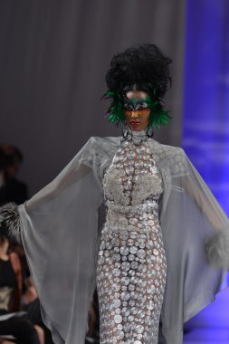 New york - 15 Şubat: catalin botezatu moda pist yürüyüş modeli couture moda haftası 15 Şubat 2013 tarihinde new York'ta new yorker hotel göster