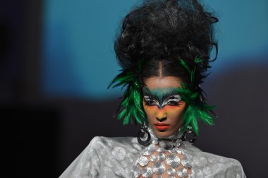 New york - 15 Şubat: catalin botezatu moda pist yürüyüş modeli couture moda haftası 15 Şubat 2013 tarihinde new York'ta new yorker hotel göster