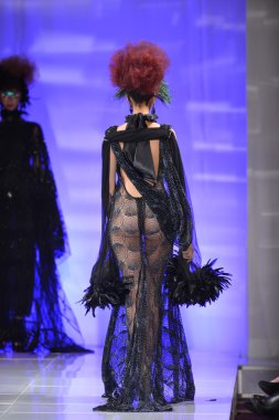 New york - 15 Şubat: catalin botezatu moda pist yürüyüş modeli couture moda haftası 15 Şubat 2013 tarihinde new York'ta new yorker hotel göster