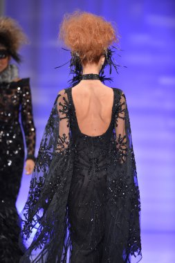 New york - 15 Şubat: catalin botezatu moda pist yürüyüş modeli couture moda haftası 15 Şubat 2013 tarihinde new York'ta new yorker hotel göster