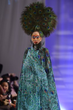 New york - 15 Şubat: catalin botezatu moda pist yürüyüş modeli couture moda haftası 15 Şubat 2013 tarihinde new York'ta new yorker hotel göster