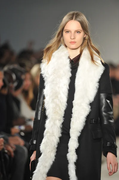 NEW YORK, NY - FEBRUARY 11: A model walks the runway at Belstaff during Fall 2013 Mercedes-Benz Fashion Week at IAC Headquarters on February 11, 2013 in New York City — Stock Photo, Image