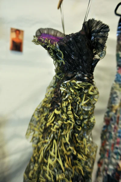 Нью-Йорк, Нью-Йорк - вересня 08: крупним планом вид сукні та тканини за лаштунками в Катя Леонович шоу під час навесні 2013 mercedes-benz fashion тижня в студії Лінкольн центр — стокове фото