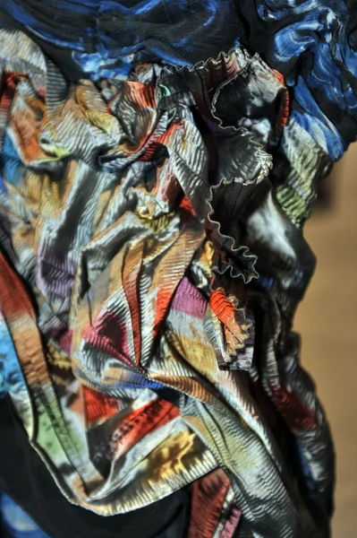 НЬЮ-ЙОРК, Нью-Йорк - 8 сентября: Крупный план платьев и тканей за кулисами на шоу Кати Леонович весной 2013 года Mercedes-Benz Fashion Week в студии Lincoln Center — стоковое фото