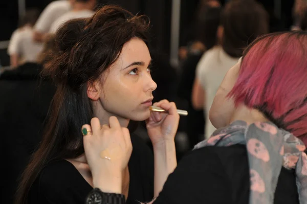 NEW YORK, NY - SEPTEMBER 08: A model prepares backstage at the Katya Leonovich show during Spring 2013 Mercedes-Benz Fashion Week at The Studio Lincoln Center — Stock Photo, Image