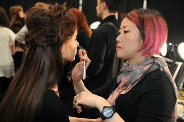 NEW YORK, NY - SEPTEMBER 08: A model prepares backstage at the Katya Leonovich show during Spring 2013 Mercedes-Benz Fashion Week at The Studio Lincoln Center — Stock Photo, Image