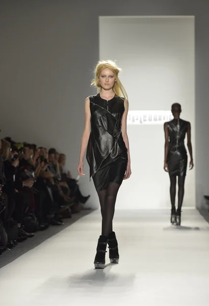 NEW YORK, NY - SEPTEMBER 08: A model walks runway at the Katya Leonovich show during Spring 2013 Mercedes-Benz Fashion Week at The Studio Lincoln Center — Stock Photo, Image