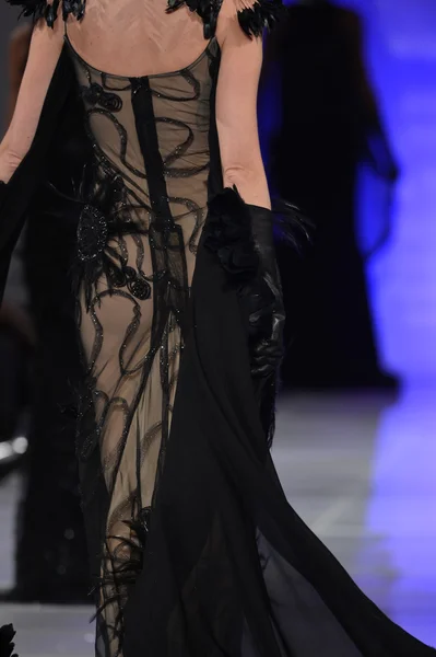 NEW YORK - FEBRUARY 15: Model walking the runway at Catalin Botezatu fashion show at The New Yorker Hotel during Couture Fashion Week on February 15, 2013 in New York City — Stock Photo, Image