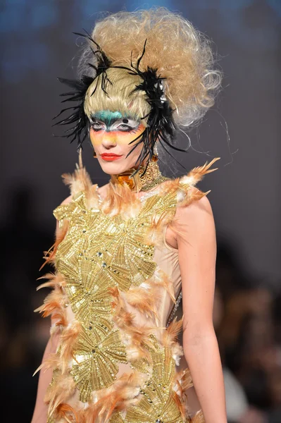 NEW YORK - FEBRUARY 15: Model walking the runway at Catalin Botezatu fashion show at The New Yorker Hotel during Couture Fashion Week on February 15, 2013 in New York City — Stock Photo, Image