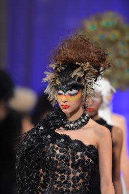 New york - 15 Şubat: catalin botezatu moda pist yürüyüş modeli couture moda haftası 15 Şubat 2013 tarihinde new York'ta new yorker hotel göster