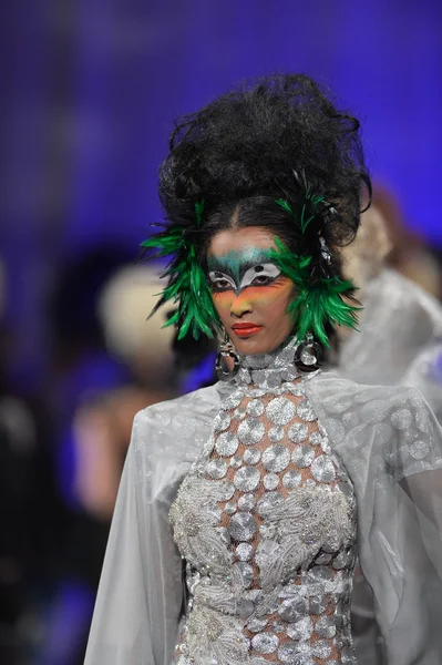 NEW YORK - FEBRUARY 15: Model walking the runway at Catalin Botezatu fashion show at The New Yorker Hotel during Couture Fashion Week on February 15, 2013 in New York City — Stock Photo, Image