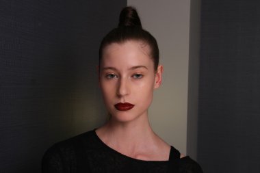 New york - Şubat 10: model kuliste victor de souza koleksiyonu için strand Hotel mercedes-benz moda haftası 10 Şubat 2013 tarihinde new York'ta poz.