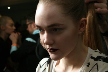 New york - Şubat 10: model kuliste victor de souza koleksiyonu için strand Hotel mercedes-benz moda haftası 10 Şubat 2013 tarihinde new York'ta poz.