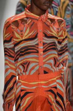 New york, ny - Şubat 09: manken hoffman gösterisi lincoln aşamada mercedes-benz moda haftası sırasında 9 Şubat 2013 new York'ta Merkez mara pist yürür