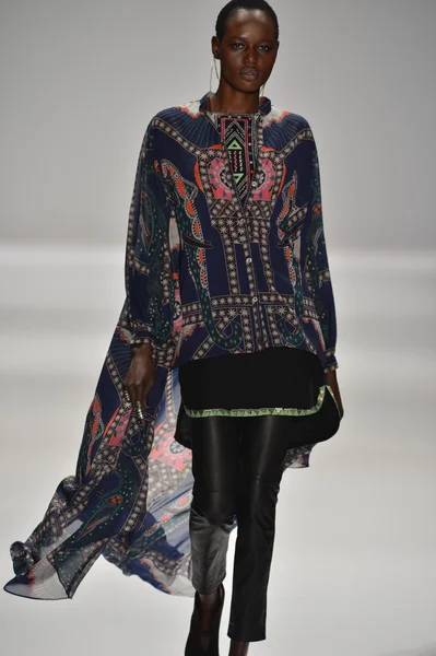 NEW YORK, NY - FEBRUARY 09: A model walks the runway at the Mara Hoffman show during Mercedes-Benz Fashion Week at The Stage at Lincoln Center on February 9, 2013 in New York City — Stock Photo, Image