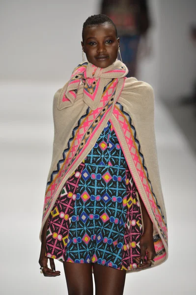 NEW YORK, NY - FEBRUARY 09: A model walks the runway at the Mara Hoffman show during Mercedes-Benz Fashion Week at The Stage at Lincoln Center on February 9, 2013 in New York City — Stock Photo, Image