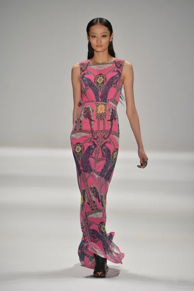 NEW YORK, NY - FEBRUARY 09: A model walks the runway at the Mara Hoffman show during Mercedes-Benz Fashion Week at The Stage at Lincoln Center on February 9, 2013 in New York City — Stock Photo, Image