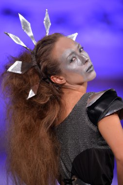 New york - 17 Şubat: kristin costa moda pist yürüyüş modeli couture moda haftası 15 Şubat 2013 tarihinde new York'ta new yorker hotel göster