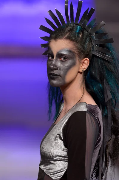 NEW YORK - FEBRUARY 17: Model walking the runway at Kristin Costa fashion show at The New Yorker Hotel during Couture Fashion Week on February 15, 2013 in New York City — Stock Photo, Image