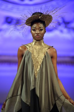 New york - 17 Şubat: kristin costa moda pist yürüyüş modeli couture moda haftası 15 Şubat 2013 tarihinde new York'ta new yorker hotel göster