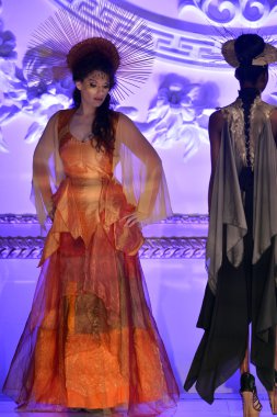 New york - 17 Şubat: kristin costa moda pist yürüyüş modeli couture moda haftası 15 Şubat 2013 tarihinde new York'ta new yorker hotel göster