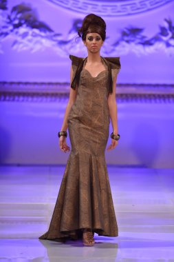 New York - 15 Şubat: Tyrell Mason moda pist Couture moda haftası 15 Şubat 2013 tarihinde The New Yorker Hotel New York City, A Model yürüyüşler