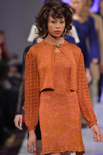 NEW YORK - FEBRUARY 17: Model walks runway for Janerations collection at New Yorker Hotel during Couture Fashion Week on February 17, 2013 in New York City — Stock Photo, Image