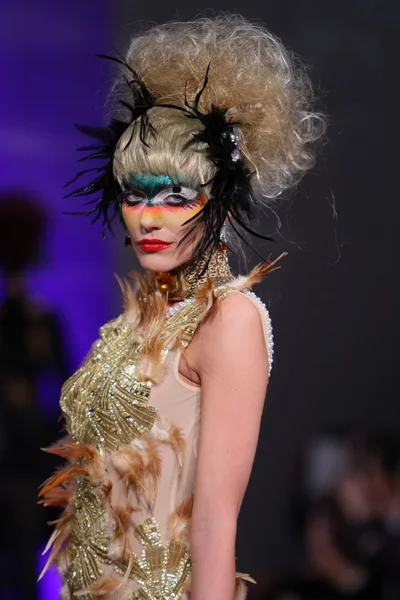 NEW YORK - FEBRUARY 15: A Model walks on the Catalin Botezatu fashion runway at The New Yorker Hotel during Couture Fashion Week on February 15, 2013 in New York City — Stock Photo, Image