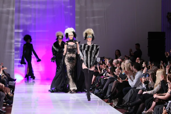 NEW YORK - FEBRUARY 15: Models walk runway finale on the Catalin Botezatu fashion runway at The New Yorker Hotel during Couture Fashion Week on February 15, 2013 in New York City — Stock Photo, Image