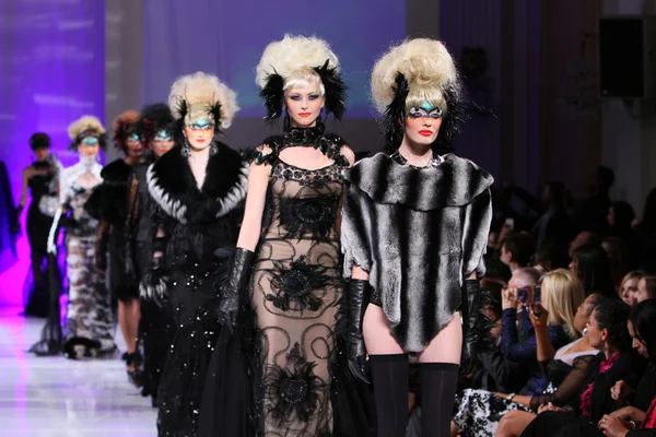 NEW YORK - FEBRUARY 15: Models walk runway finale on the Catalin Botezatu fashion runway at The New Yorker Hotel during Couture Fashion Week on February 15, 2013 in New York City — Stock Photo, Image