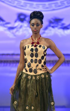 New york - 17 Şubat: model ariel cedeno moda pist new yorker Hotel couture moda haftası 17 Şubat 2013 tarihinde new York'ta yürür