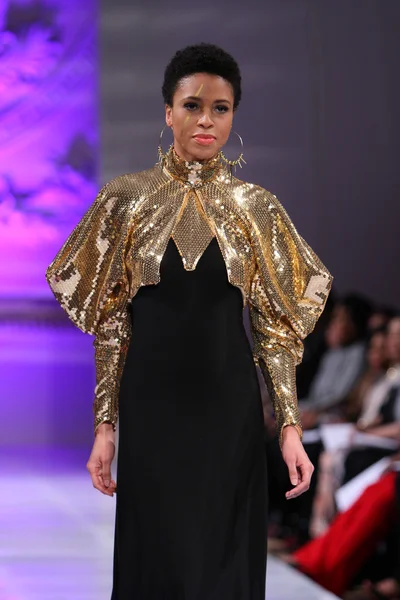 NEW YORK - FEBRUARY 17: A model walks runway for Tyrell Mason collection at New Yorker Hotel during Couture Fashion Week on February 17, 2013 in New York City — Stock Photo, Image