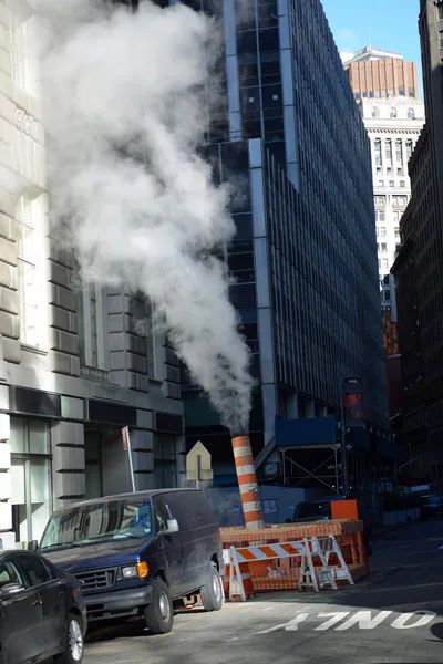 Steam venting from the street, utility pipe hot steam to building for heating, south street sea port, lower Manhattan, New york — Stock Photo, Image