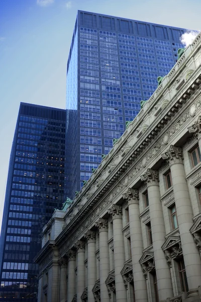 NUEVA YORK CITY - 03 de marzo: La Bolsa de Valores de Nueva York en 11 Wall Street es la bolsa de valores más grande del mundo por capitalización bursátil 03 de marzo 2013 en Nueva York, NY . — Foto de Stock