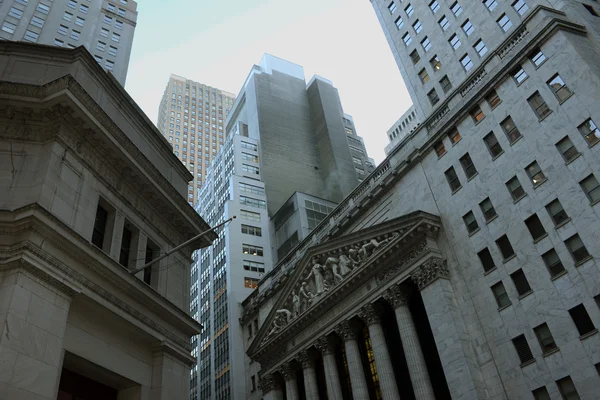 뉴욕 시-3 월 3: 11 월 스트리트에서 뉴욕 증권 거래소는 시가 총액 2013 년 3 월 3 일 뉴욕, 뉴욕에에서 의해 세계에서 가장 큰 증권 거래소. — 스톡 사진