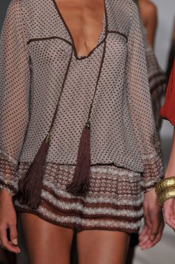 Miami - 16 Temmuz: model todd mayo koleksiyon ilkbahar, yaz 2012 mercedes-benz moda haftası 16 Temmuz 2011 tarihinde miami, yüzmek Shay'in pist yürür fl