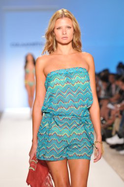 Miami - 17 Temmuz: CIA maritima koleksiyonu için ilkbahar, yaz 2012 mercedes-benz yüzmek moda haftası 17 Temmuz 2011 Miami, pist yürüyüş modeli fl