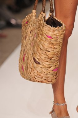 Miami - 18 Temmuz: model yürür pist zingara koleksiyonu için ilkbahar, yaz 2012 mercedes-benz yüzmek moda haftası 18 Temmuz 2011 Miami, fl