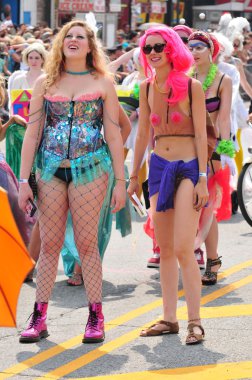 New york - 18 Haziran: tanımlanamayan bir katılımcı 18 Haziran 2011 tarihinde new York'ta Brooklyn coney Island mermaid parade katılır