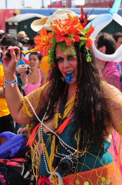 New york - 18 Haziran: tanımlanamayan bir katılımcı 18 Haziran 2011 tarihinde new York'ta Brooklyn coney Island mermaid parade katılır