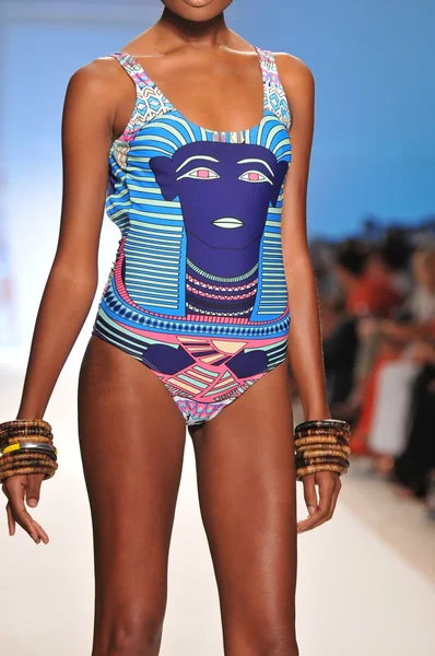 MIAMI - JULY 16: Model walks runway at the Mara Hoffman Swimsuit Collection for Spring, Summer 2012 during Mercedes-Benz Swim Fashion Week on July 16, 2011 in Miami, FL — Stock Photo, Image