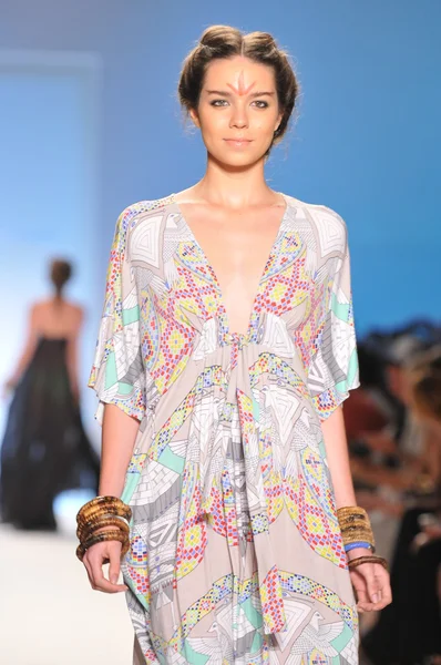 MIAMI - JULY 16: Model walks runway at the Mara Hoffman Swimsuit Collection for Spring, Summer 2012 during Mercedes-Benz Swim Fashion Week on July 16, 2011 in Miami, FL — Stock Photo, Image