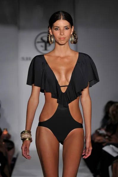 MIAMI - JULY 16: Model walks runway at the Shay Todd Swimsuit Collection for Spring, Summer 2012 during Mercedes-Benz Swim Fashion Week on July 16, 2011 in Miami, FL — Stock Photo, Image