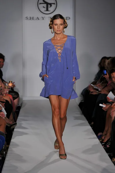 MIAMI - JULY 16: Model walks runway at the Shay Todd Swimsuit Collection for Spring, Summer 2012 during Mercedes-Benz Swim Fashion Week on July 16, 2011 in Miami, FL — Stock Photo, Image