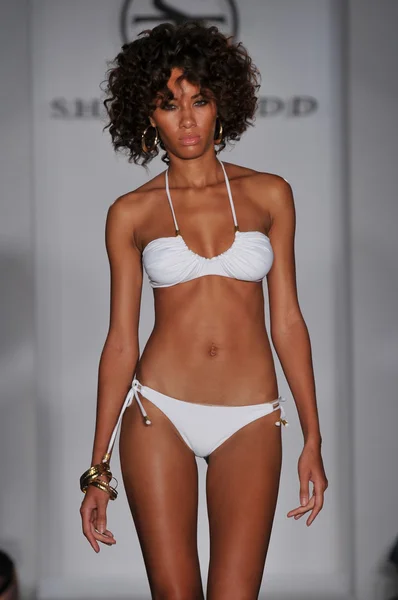 MIAMI - JULY 16: Model walks runway at the Shay Todd Swimsuit Collection for Spring, Summer 2012 during Mercedes-Benz Swim Fashion Week on July 16, 2011 in Miami, FL — Stock Photo, Image